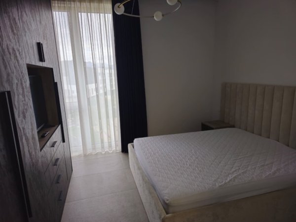 Tirane, jepet me qera apartament 2+1+Ballkon Kati 2, 120 m² 1.350 € (Liqeni i That)