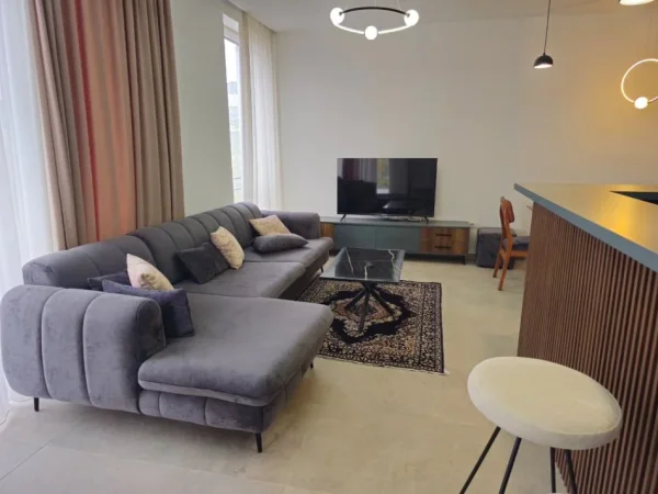 Tirane, jepet me qera apartament 2+1+Ballkon Kati 2, 120 m² 1.350 € (Liqeni i That)