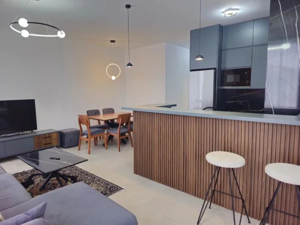 Tirane, jepet me qera apartament 2+1+Ballkon Kati 2, 120 m² 1.350 € (Liqeni i That)