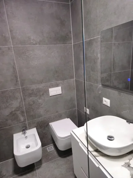 Tirane, jepet me qera apartament 2+1+Ballkon Kati 2, 120 m² 1.350 € (Liqeni i That)