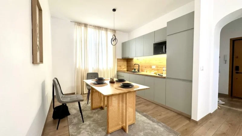 Shqiperi, jepet me qera apartament 2+1+Ballkon Kati 1, 90 m² 800 € (Rruga e Durrësit)