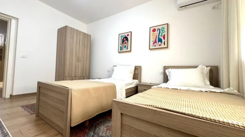 Shqiperi, jepet me qera apartament 2+1+Ballkon Kati 1, 90 m² 800 € (Rruga e Durrësit)
