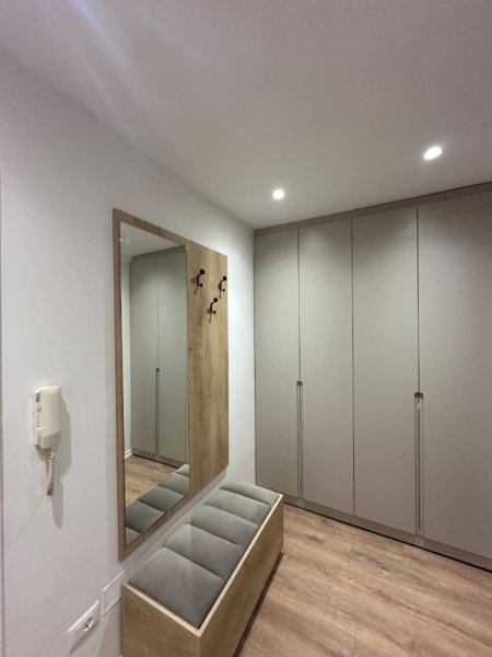 Tirane, jepet me qera apartament 2+1+Ballkon Kati 4, 90 m² 800 € (Bulevardi Zogu I)