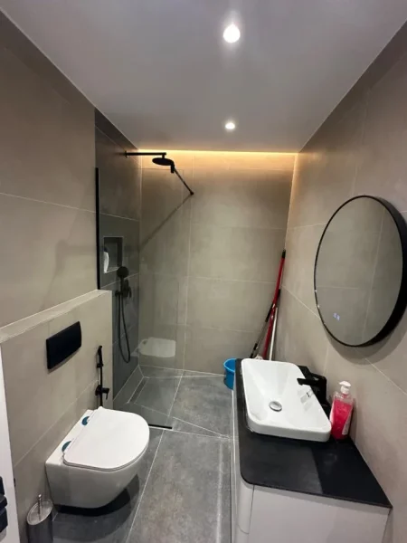 Tirane, jepet me qera apartament 2+1+Ballkon Kati 4, 90 m² 800 € (Bulevardi Zogu I)