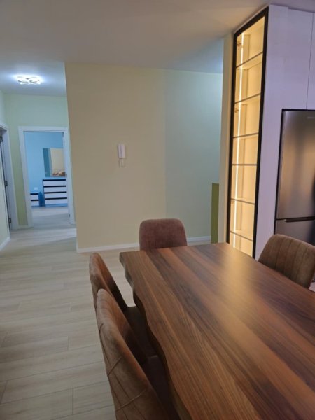 Tirane, jepet me qera apartament 2+1+Ballkon Kati 4, 120 m² 1.300 € (Liqeni i Thatë)