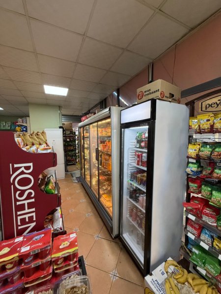 Tirane, jepet me qera dyqan , 80.000 € 