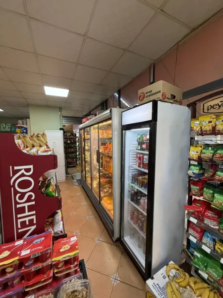 Tirane, jepet me qera dyqan , 80.000 € 