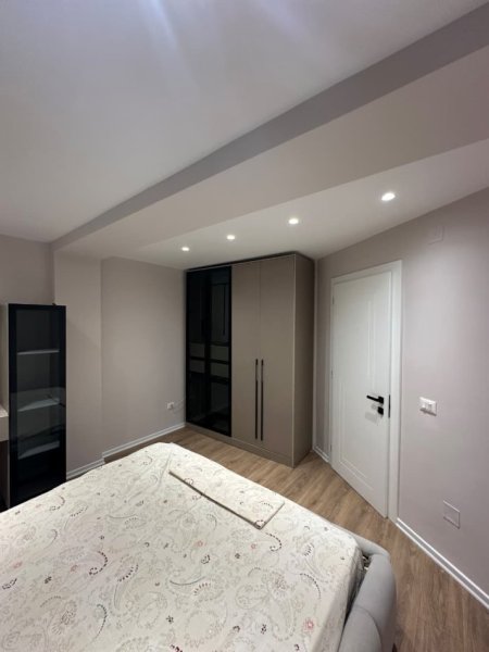 Tirane, jepet me qera apartament 2+1+Ballkon Kati 4, 85 m² 800 € (Bulevardi Zogu I)