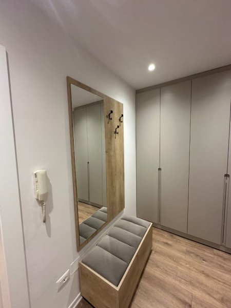 Tirane, jepet me qera apartament 2+1+Ballkon Kati 4, 85 m² 800 € (Bulevardi Zogu I)
