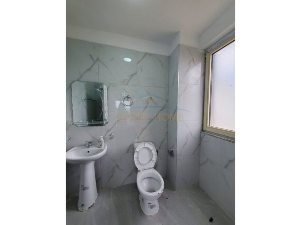 Tirane, jepet me qera apartament 2+1+2 Kati 3, 95 m² 500 € (Shkoze , Kompleksi Tom Doshi)