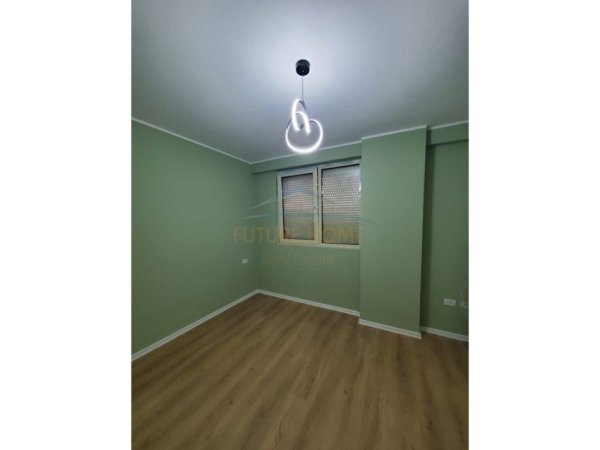 Tirane, jepet me qera apartament 2+1+2 Kati 3, 95 m² 500 € (Shkoze , Kompleksi Tom Doshi)
