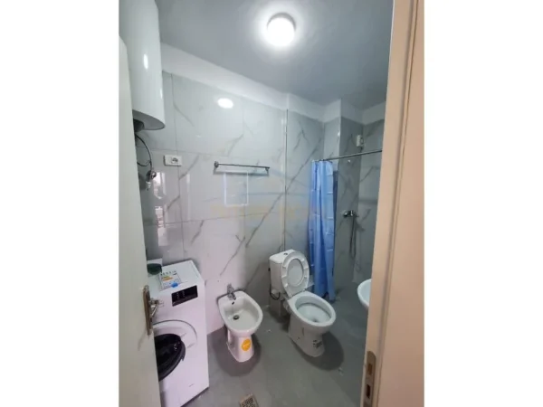 Tirane, jepet me qera apartament 2+1+2 Kati 3, 95 m² 500 € (Shkoze , Kompleksi Tom Doshi)
