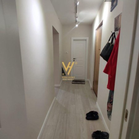 Tirane, jepet me qera zyre Kati 1, 112 m² 800 € (RRUGA E KAVAJES)