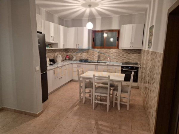 Tirane, jepet me qera apartament 2+1 Kati 2, 73 m² 600 € (Rruga e Durrsit)