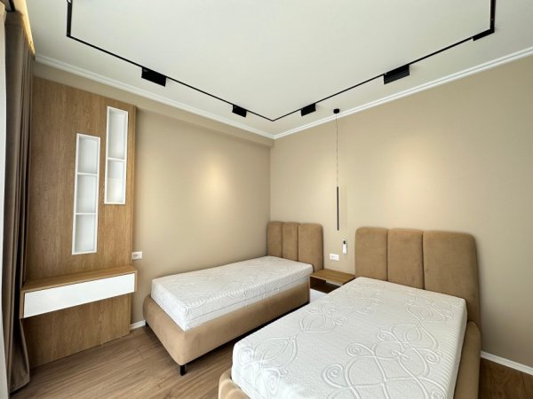 Tirane, jepet me qera apartament 3+1+Ballkon Kati 2, 140 m² 2.000 € (Liqeni i Thate)