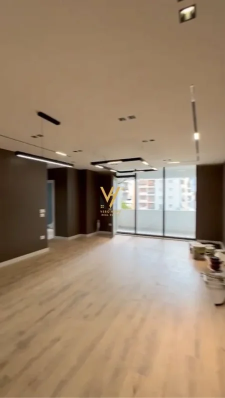 Tirane, jepet me qera apartament 3+1+Ballkon Kati 4, 132 m² 850 € (ASTIR)