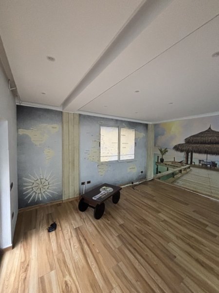 Tirane, jepet me qera dyqan Kati 0, 60 m² 600 € (Zogu i zi)