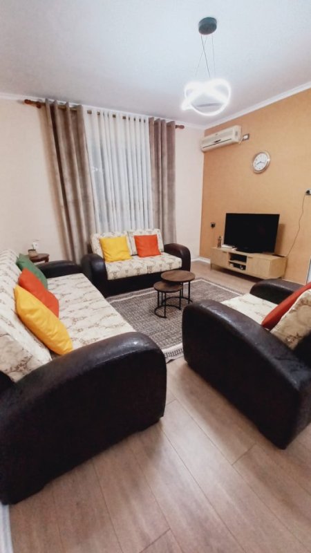 Tirane, jepet me qera shtepi 1+1 Kati 1, 72 m² 550 € (Ali Demi)