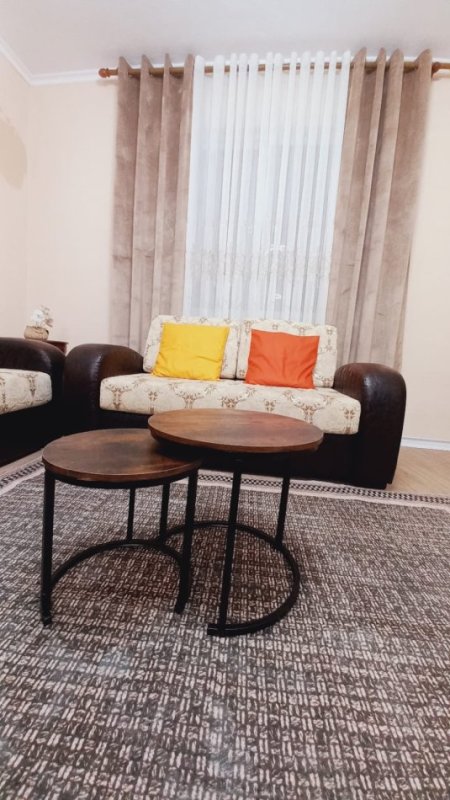 Tirane, jepet me qera shtepi 1+1 Kati 1, 72 m² 550 € (Ali Demi)