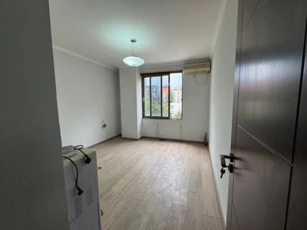 Tirane, shitet nga Pronari, pa-komision apartament 2+1+Ballkon Kati 3, 103 m² 258.000 €