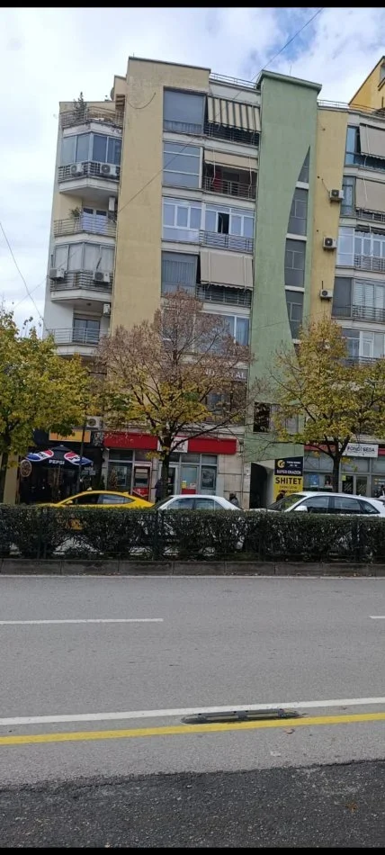 Tirane, shitet nga Pronari, pa-komision apartament 2+1+Ballkon Kati 3, 103 m² 258.000 €