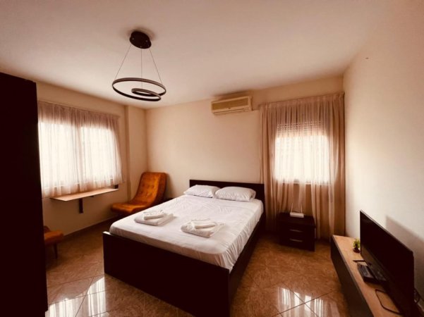 Tirane, jepet me qera apartament 2+1 Kati 5, 80 m² 700 € (rruga e kavajes)