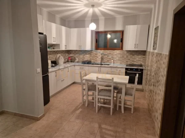 Tirane, jepet me qera apartament Kati 2, 75 m² 600 € (Rruga e Durresit)
