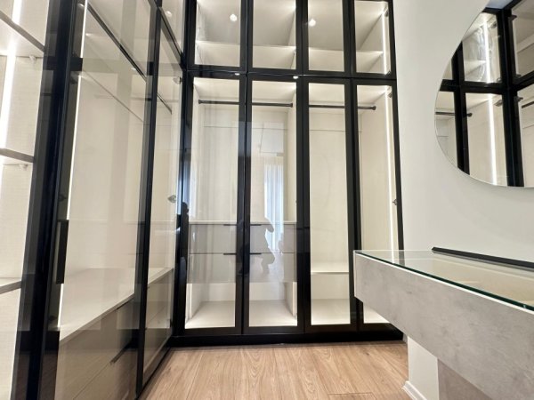 Tirane, jepet me qera apartament 3+1+Ballkon Kati 1, 140 m² 2.000 € (Liqeni i Thate)