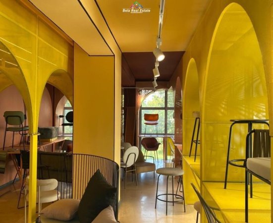 Tirane, jepet me qera dyqan Kati 2, 80 m² 800 € (Bulevardi Bajram Curri)