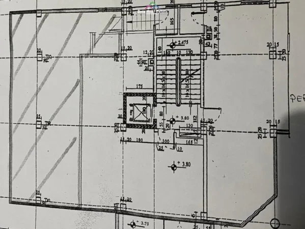 Tirane, jepet me qera dyqan Kati 2, 80 m² 800 € (Bulevardi Bajram Curri)