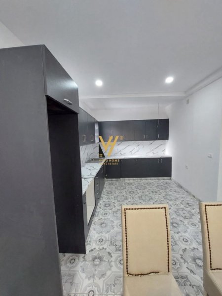 Tirane, shitet shtepi 2+1+Ballkon Kati 0, 160 m² (ASTIR)