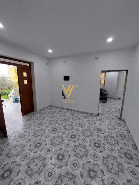 Tirane, shitet shtepi 2+1+Ballkon Kati 0, 160 m² (ASTIR)