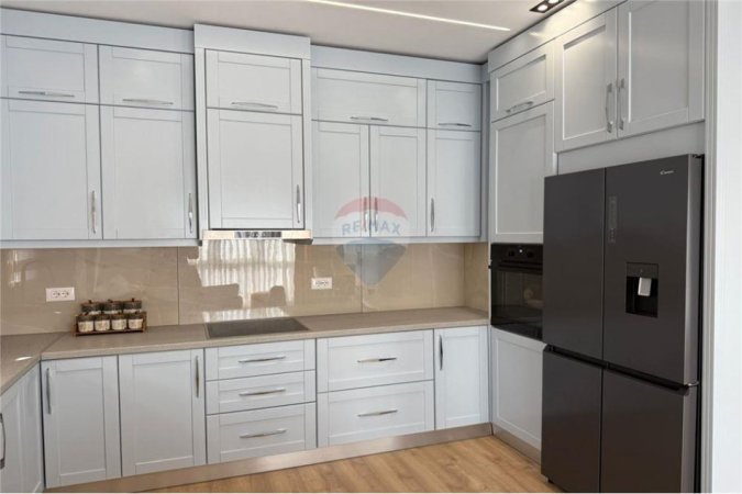 Tirane, jepet me qera apartament 2+1 , 113 m² 950 € (Ish Fusha e Aviaciont)