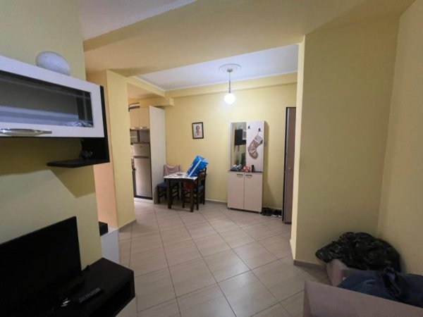 Tirane, jepet me qera apartament 1+1 Kati 3, 55 m² 350 € (rruga thesarit)