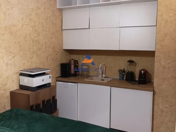 Tirane, jepet me qera zyre Kati 2, 30 m² 1.500 € (SHESHI WILSON)