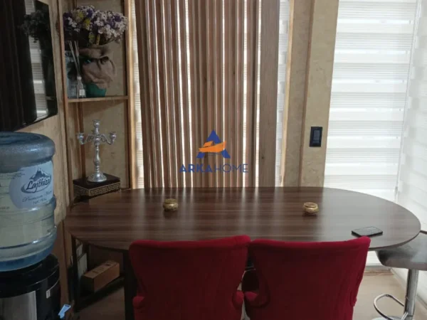 Tirane, jepet me qera zyre Kati 2, 30 m² 1.500 € (SHESHI WILSON)