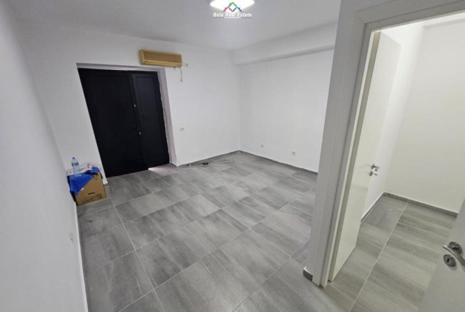 Tirane, jepet me qera dyqan Kati 0, 30 m² 450 € (qender)