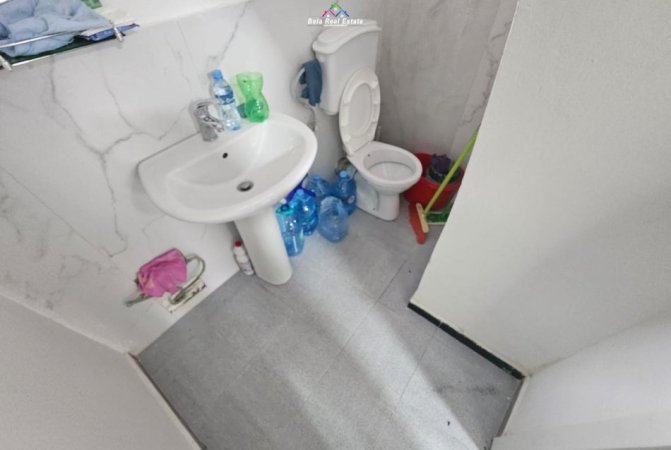 Tirane, jepet me qera dyqan Kati 0, 30 m² 450 € (qender)