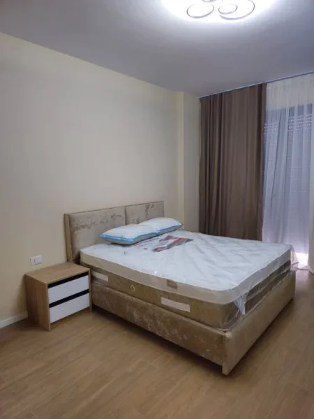 Tirane, jepet me qera apartament 2+1 , 120 m² 1.300 € (pranë Radisson Blu)
