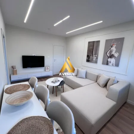 Tirane, jepet me qera apartament 1+1+Ballkon Kati 5, 60 m² 650 € (myslym shyri)