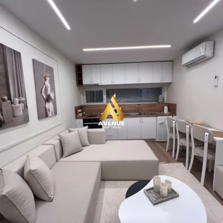 Tirane, jepet me qera apartament 1+1+Ballkon Kati 5, 60 m² 650 € (myslym shyri)