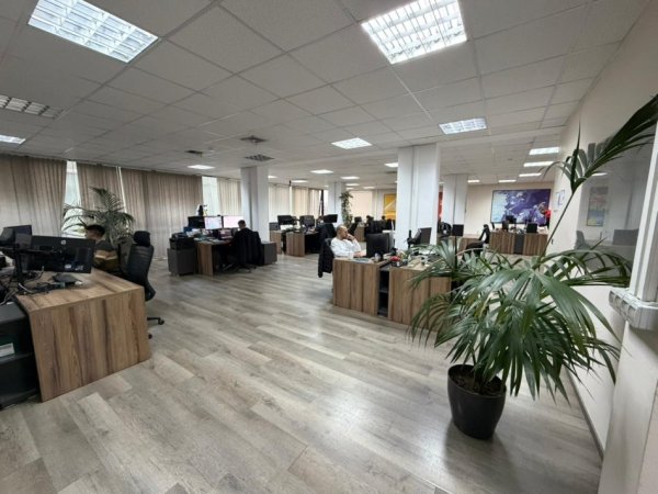 Tirane, jepet me qera zyre Kati 6, 330 m² 5.940 € (Qender)