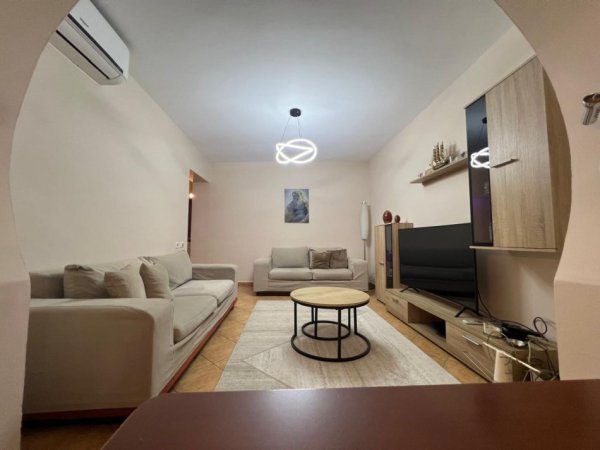 Tirane, jepet me qera apartament 2+1 , 80 m² 700 € (myslym shyri)