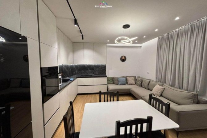 Tirane, jepet me qera apartament 2+1+Ballkon Kati 2, 83 m² 800 € (Fusha e Aviacionit)