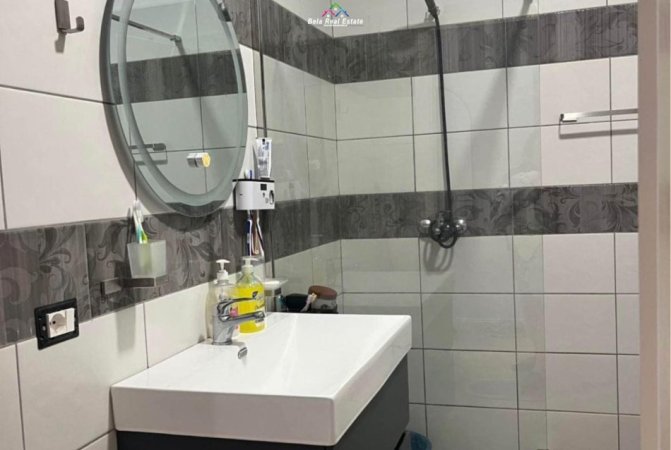 Tirane, jepet me qera apartament 2+1+Ballkon Kati 2, 83 m² 800 € (Fusha e Aviacionit)