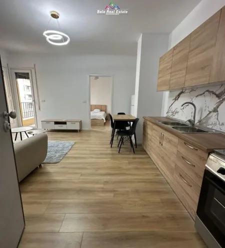 Tirane, jepet me qera apartament 1+1+Ballkon Kati 3, 65 m² 600 € (Shkolla e Kuqe)