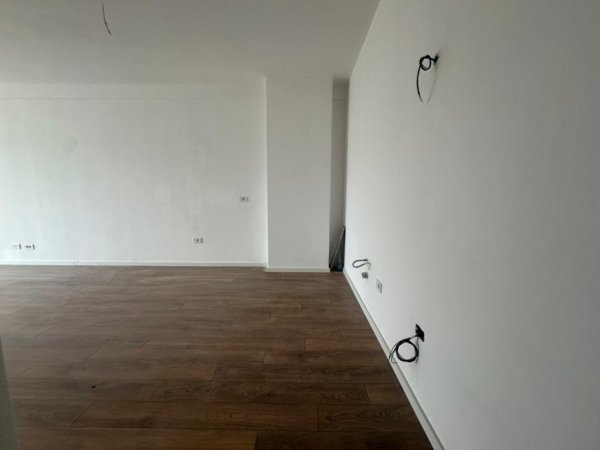 Tirane, jepet me qera ambjent biznesi , 116 m² 850 € (GOLDEN TOWER RRUGA MINE PEZA)
