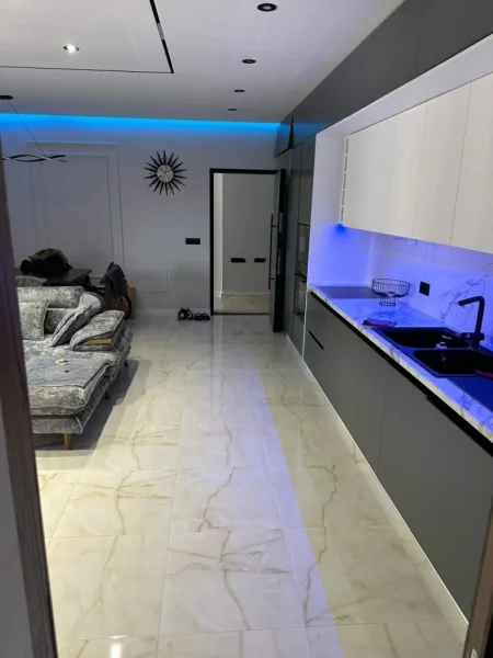 Tirane, jepet me qera apartament 1+1 , 80 m² 700 € (farke)