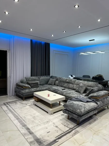 Tirane, jepet me qera apartament 1+1 , 80 m² 700 € (farke)