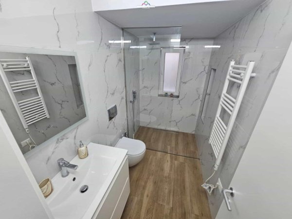 Tirane, jepet me qera apartament 2+1+Ballkon Kati 3, 75 m² 820 € (Myslym Shyri)